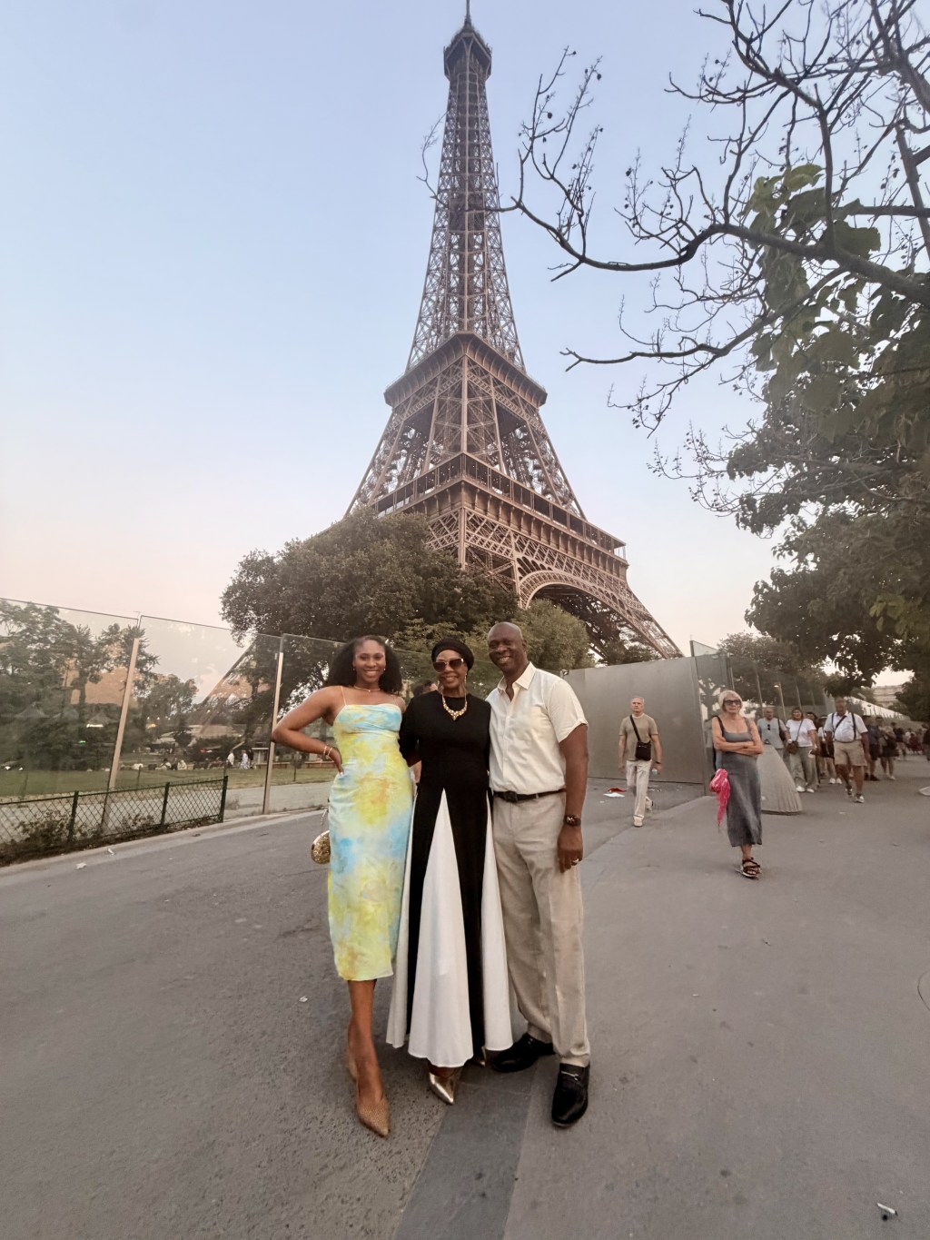 alexia and her parents in paris